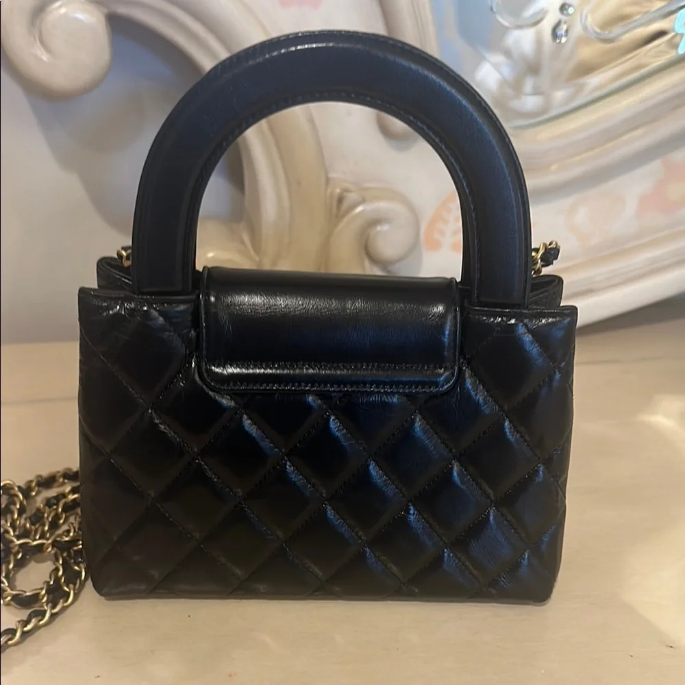 Chanel Black Quilted Handbag - Picture 5 of 16